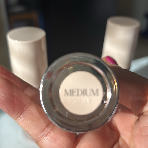 New Doll 10 Medium Hidralux Foundation make up 1 fl oz - Picture 4 of 12